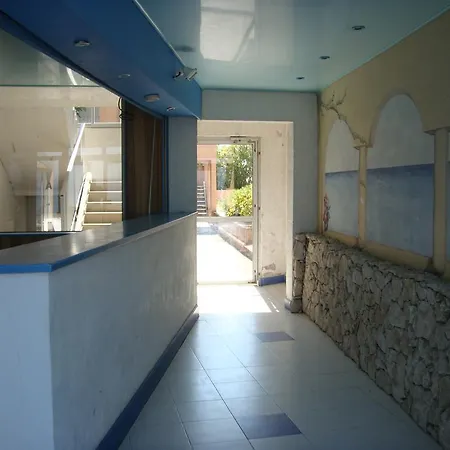 Les Flots Bleus Apartment *