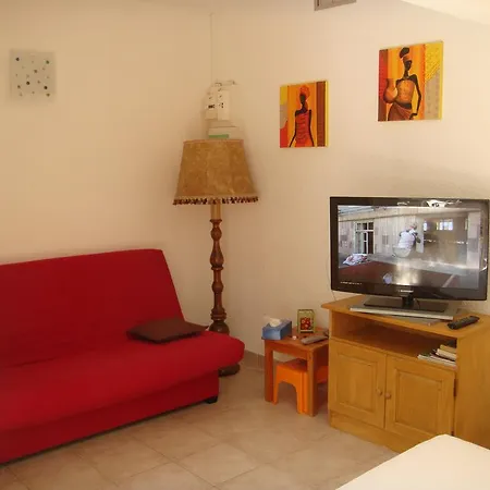 Les Flots Bleus Apartment *
